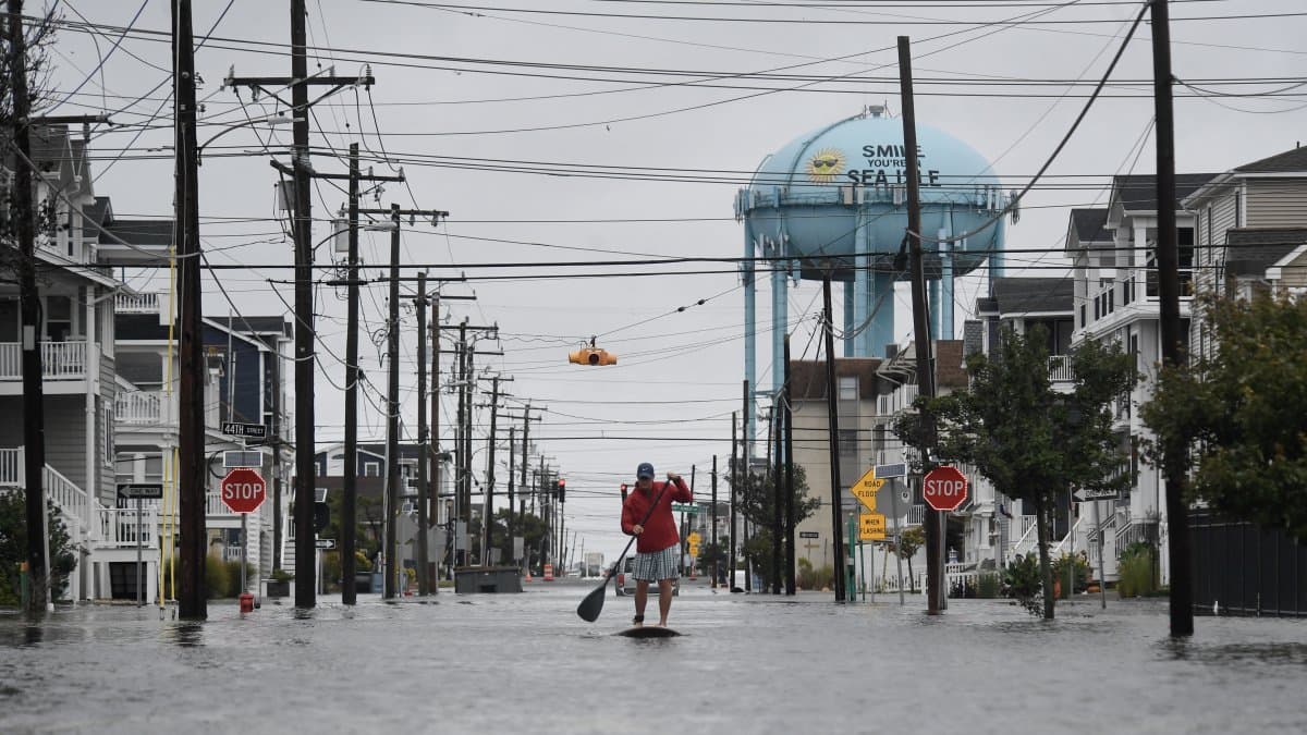 Una calle inundada tras fuertes lluvias en Sea Isle City, Nueva Jersey (Archivo)