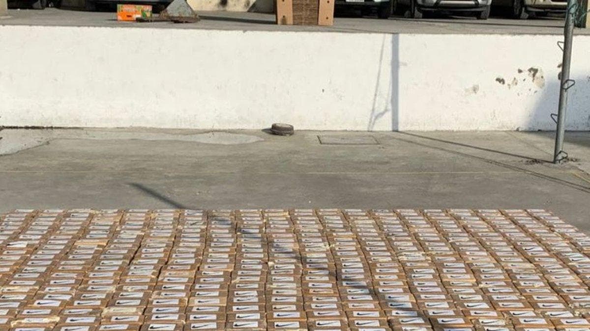 Drug packages seized by the Ecuadorian Police.