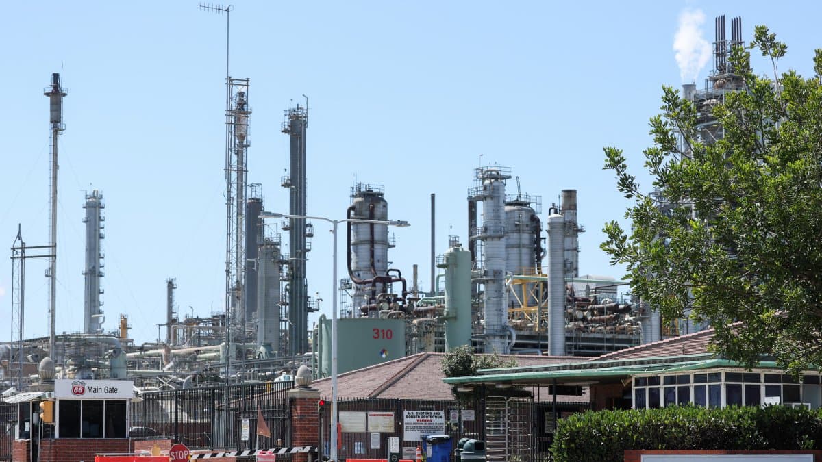 Refinería de petróleo en Los Angeles-Imagen de Archivo