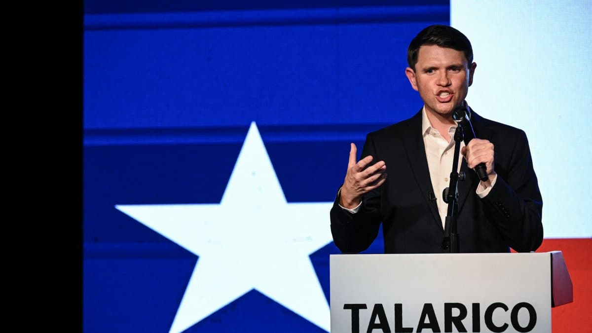 James Talarico interviene durante un mitin