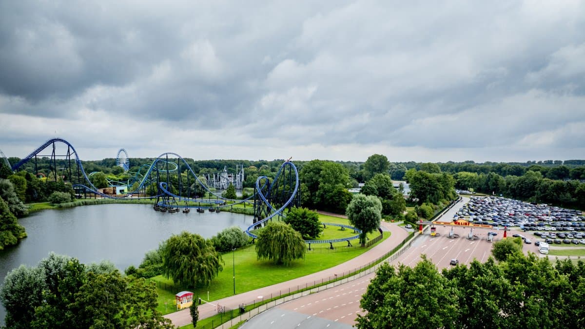 Imagen de una montaña rusa de Six Flags