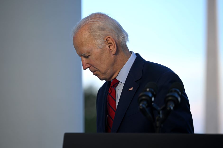 Joe Biden tras finalizar una rueda de prensa en la Casa Blanca. Imagen de archivo.