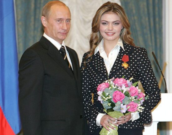 Vladímir Putin y Alina Kabaeva (Wikimedia Commons)