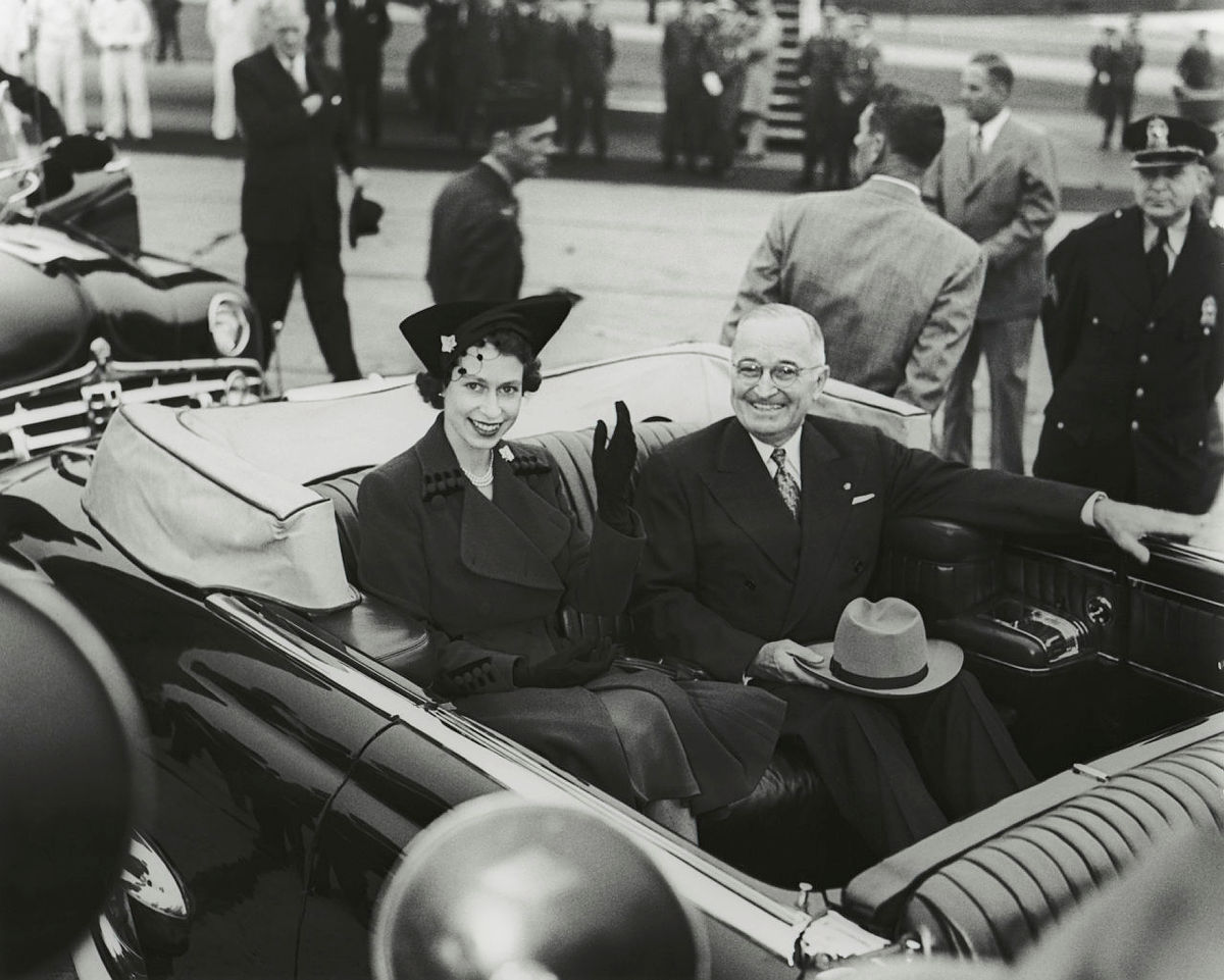 Harry Truman e Isabel II / National Archives and Records Administration.