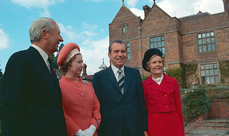 Richard Nixon y su esposa Pat visitan a la reina Isabel II en Chequers / Richard Nixon Archive.