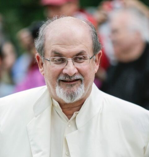 El escritor Salman Rushdie en una foto de archivo