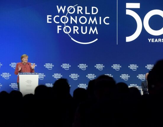 World Economic Forum at 50 / Cordon Press.