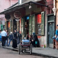 Bourbon Street, en Nueva Orleans / Pedro Szekely (Flickr).
