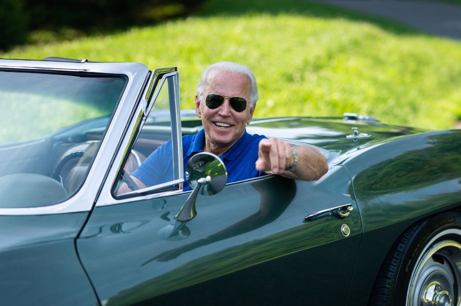 Biden montado en su Corvette en Delaware