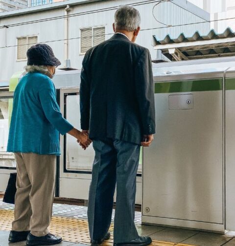 El profesor de Yale Yusuke Narita propone el suicidio masivo de ancianos en Japón