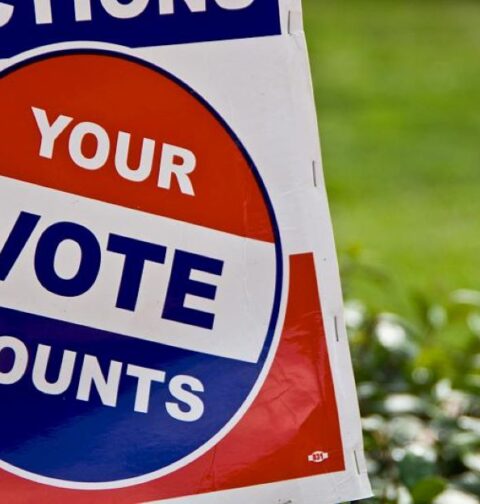Imagen que dice "tu voto cuenta" en inglés.