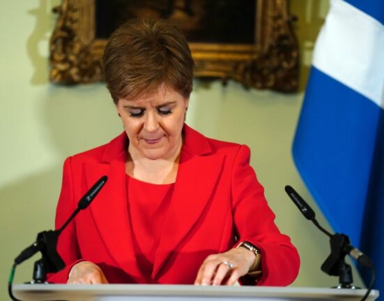Nicola Sturgeon, durante la rueda de prensa en la que anuncia su dimisión como primera ministra de Escocia.