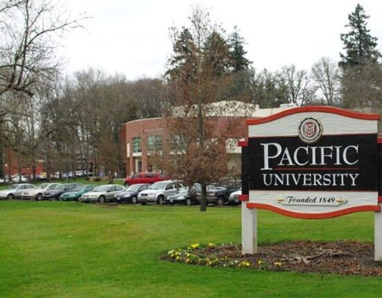 La Pacific University Oregon ha sido demandanda por segregar y discriminar a los blancos.