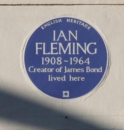 Placa conmemorativa de Ian Fleming en el que fuera su domicilio londinense.