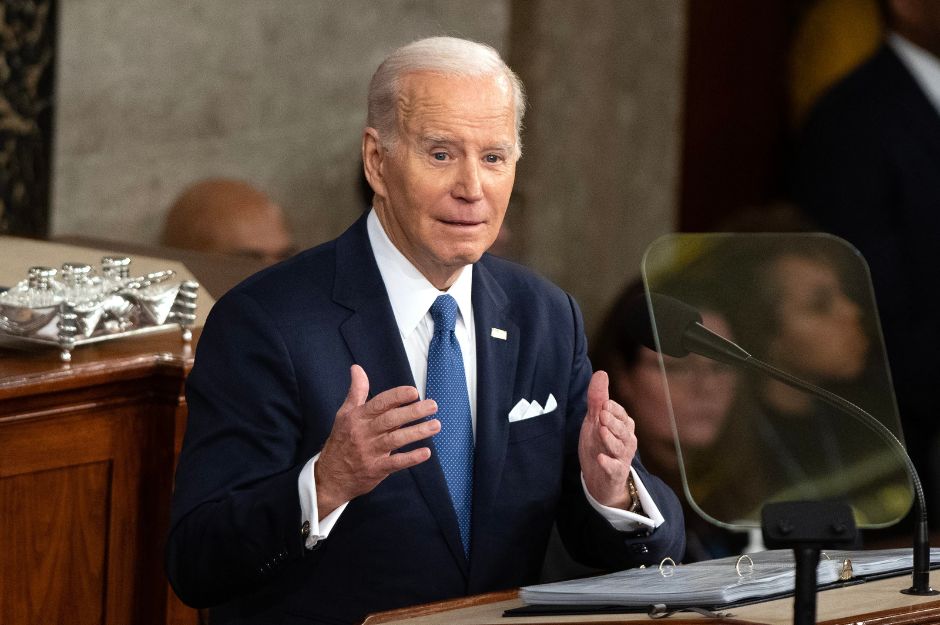 El presidente de los Estados Unidos, Joe Biden, pronuncia su discurso sobre el estado de la Unión ante una sesión conjunta del Congreso de los Estados Unidos en la Cámara de Representantes del Capitolio de los Estados Unidos en Washington, DC, el martes 7 de febrero de 2023.