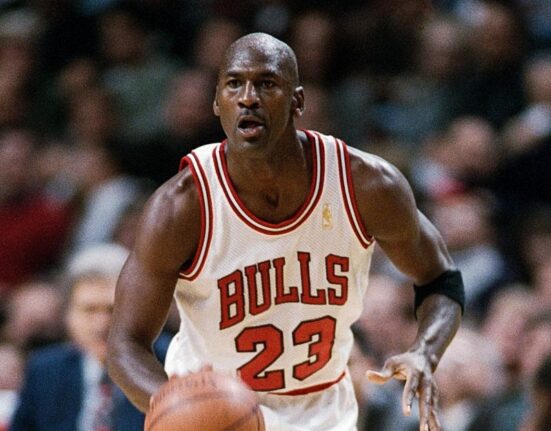 Michael Jordan durante un partido con los Chicago Bulls en 1995 (foto de archivo)