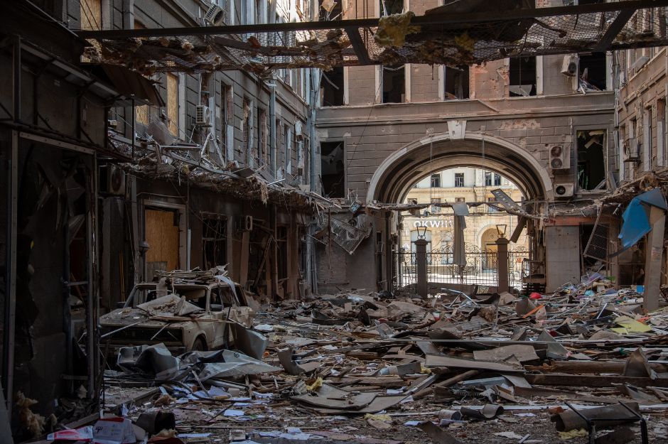 25 de marzo de 2022, Kharkiv, Maine, Ucrania: Apartamentos destruidos en el centro de la ciudad de Kharkiv, Ucrania.