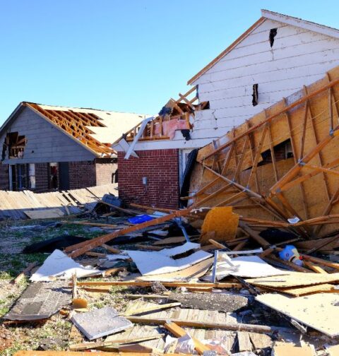 Destrozos provocados por un tornado en Oklahoma durante las tormentas de febrero de 2023.