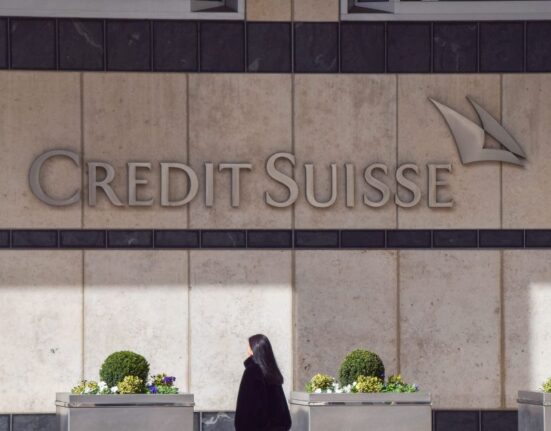 USB podría comprar Credit Suisse por 1.000 millones de dólares para evitar la crisis financiera