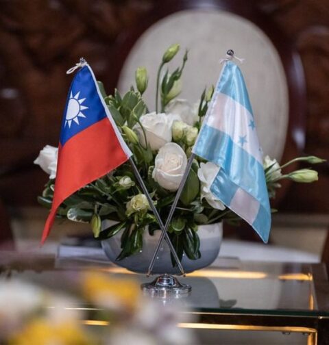 Banderas de Honduras y Taiwán