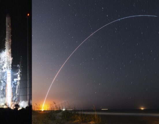 Momento en que el Terran 1 despega y la trayectoria que siguió tras el lanzamiento.