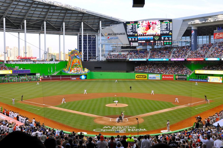 LoanDepot Park, estadio de los Miami Marlins, durante el partido que inauguraba el estadio en 2012. Imagen de archivo.