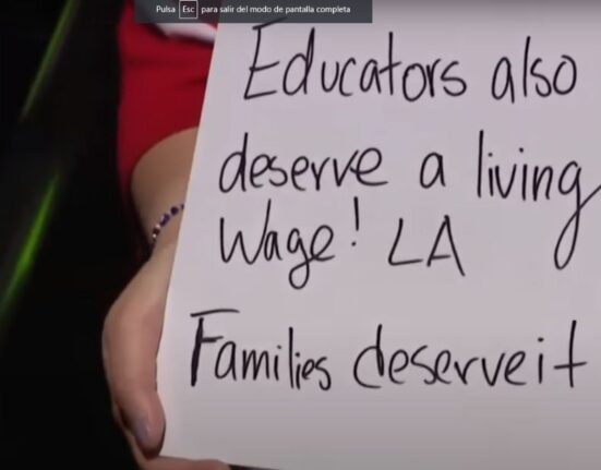 Huelga educativa en Los Ángeles. Miles de educadores del LAUSD reclaman una subida salarial de un 30%.
