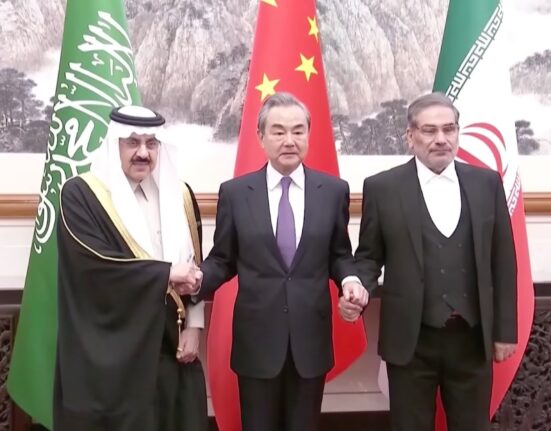 Irán y Arabia Saudí restablecen relaciones con intermediación china.